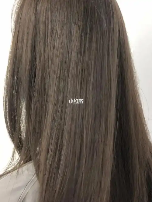 我的头发从2020年过年前染了就没动过啦,怀孕后顶着两截发色熬过了6个