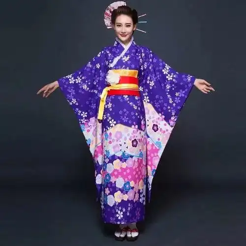 和服,是日本人的传统民族服装,也是日本人最值得向世界夸耀的文化资产