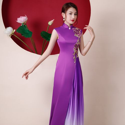 千百思旗舰店的优惠券大全—紫色绣花改良旗袍长款2021年新款宴会走秀
