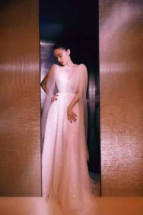 阚清子穿星空礼服柔美梦幻宛若仙女下凡这千年不变的气质太好