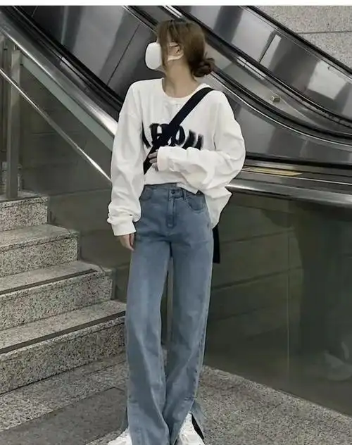 开叉牛仔裤配什么上衣