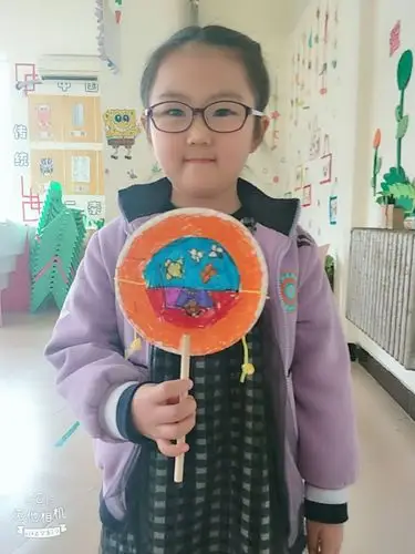 明德幼儿园——手工拨浪鼓