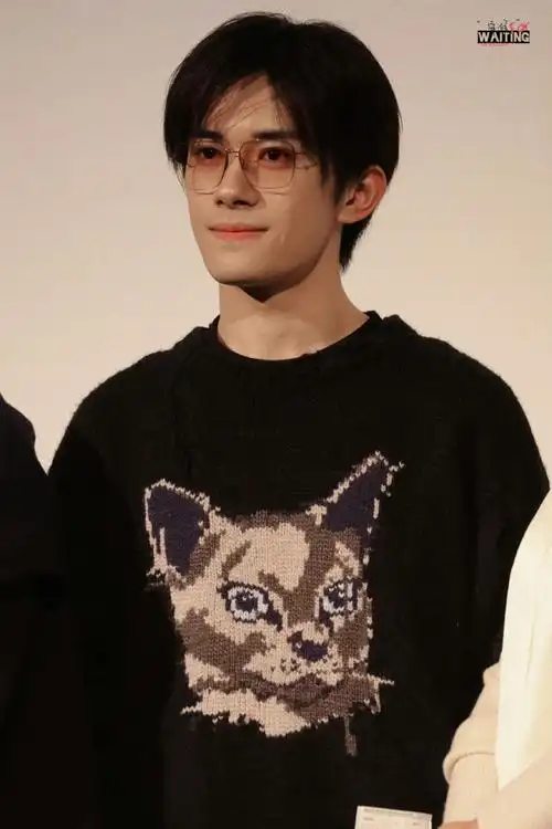 岩井俊二夸赞易烊千玺演技##易烊千玺细框墨镜