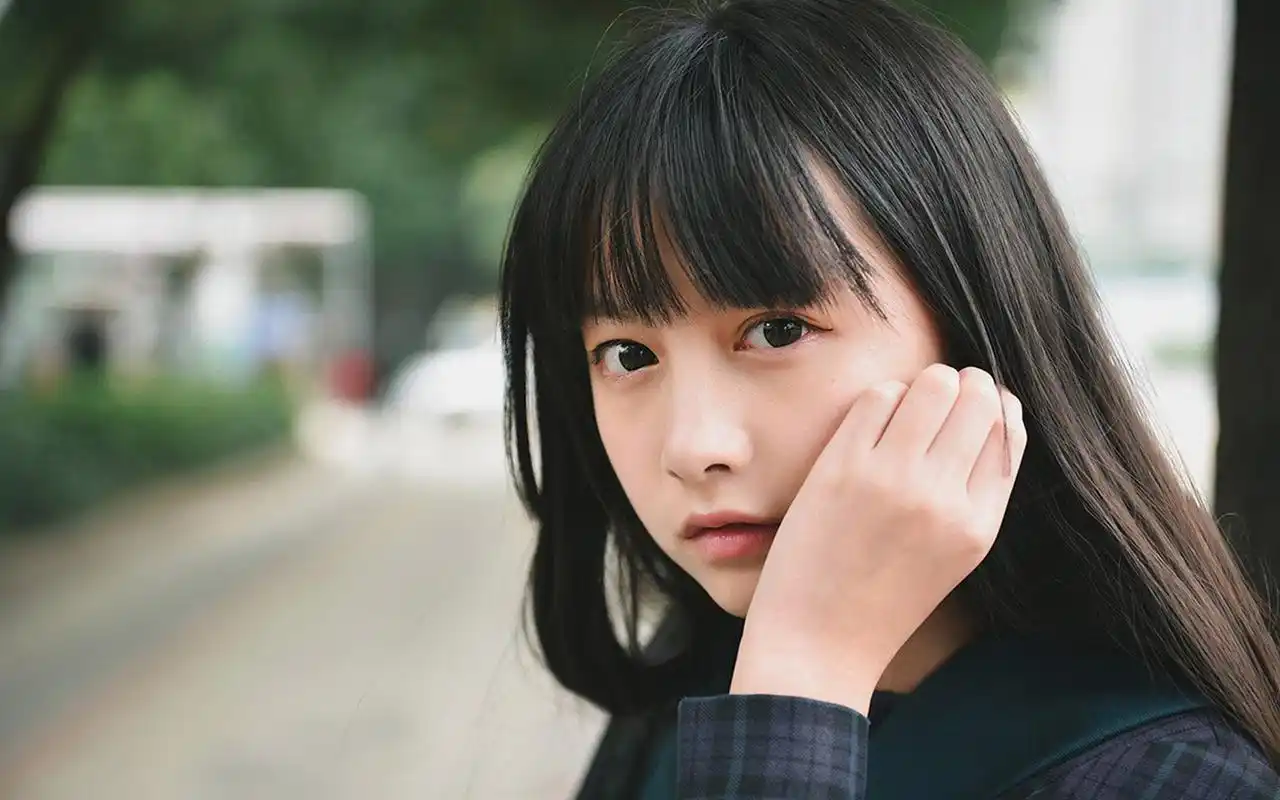 可爱萌妹子水手服清爽写真桌面壁纸