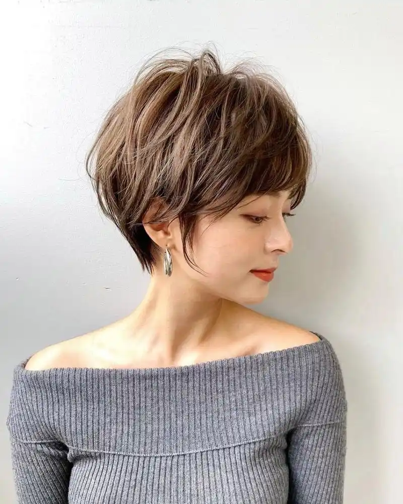 清新时尚的短发纹理烫 给大家分享一组清新时尚的短发纹理烫发型.
