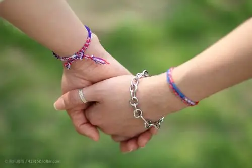 好闺密,手牵手.