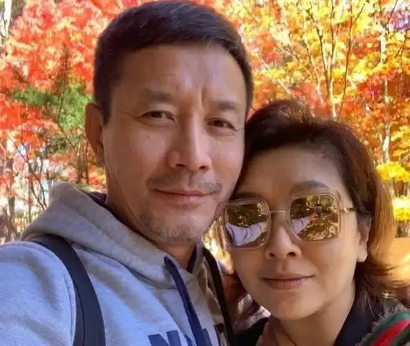 人生不要解释2任丈夫3位小鲜肉男友江珊54岁成为3栖明星