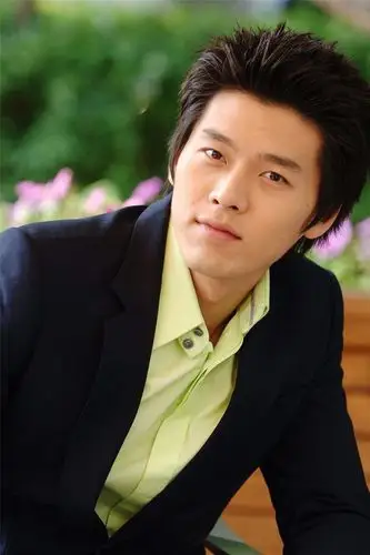 玄彬又帅了,白t配长大衣轻松穿出型男范,身高184cm真不是吹的