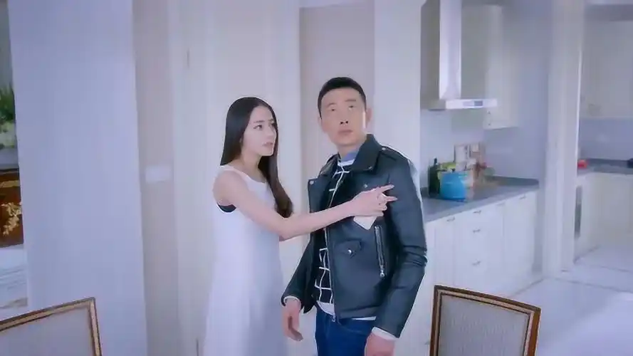 克拉恋人高雯想见雷奕明把家里的灯泡取下来骗他说没电了