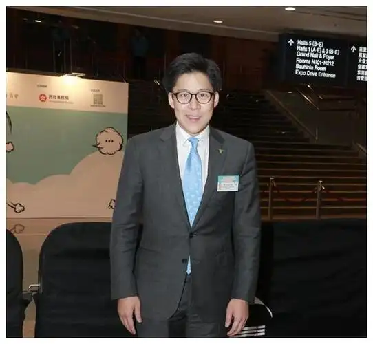 霍启刚儿女双全可弟弟霍启山霍启仁却曾身陷丑闻至今未婚