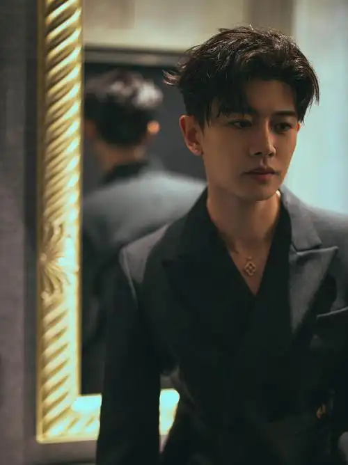 小心被打脸,任嘉伦现代装不输古装