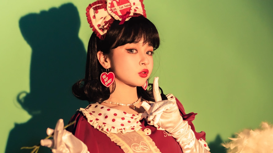 2021少女娇憨复古写真