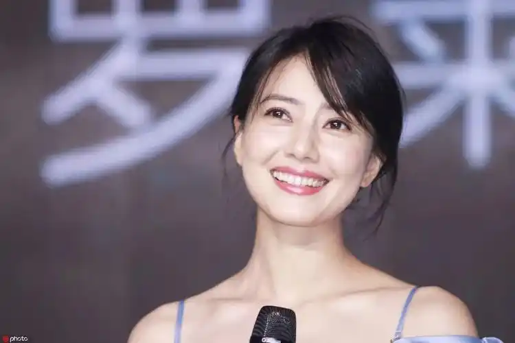 刘玉玲刘雯王菲这种高颧骨流派的长相为什么可以成为天后脸