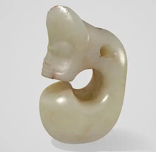 古玉界:西周虢国墓出土红山文化玉猪龙