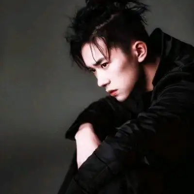 允言:易烊千玺系列男头_遇见你 满是心酸