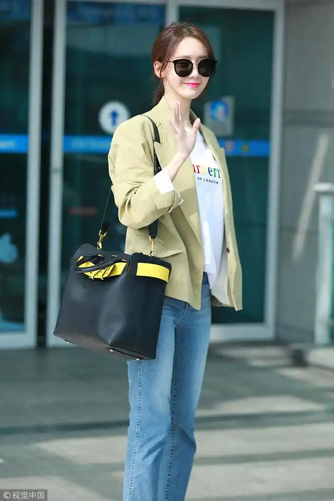 2018年3月16日,韩国首尔,韩国女子组合少女时代成员允儿现身仁川机场