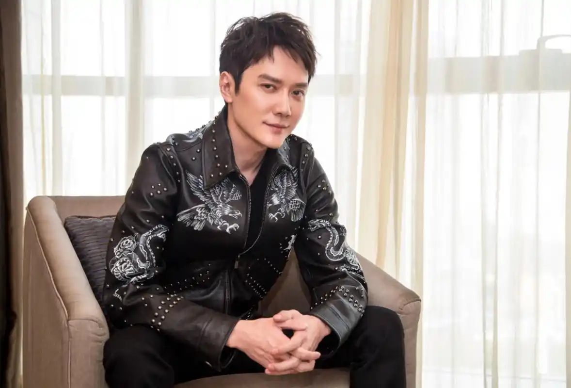 毕竟他爹冯月平是上海纺织业的巨头,其家族资产超过十亿而且冯绍峰