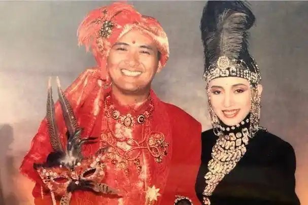 一组梅艳芳罕见旧照,与周润发同框回忆满满,足以能够惊艳世人_人们