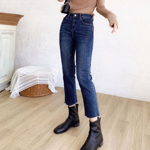 佐娜2223时尚印花百搭烟管牛仔裤2021新款高腰牛仔裤