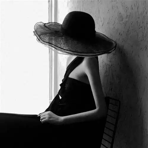 最新整理高冷气质黑白女生头像霸气的范儿很受欢迎的