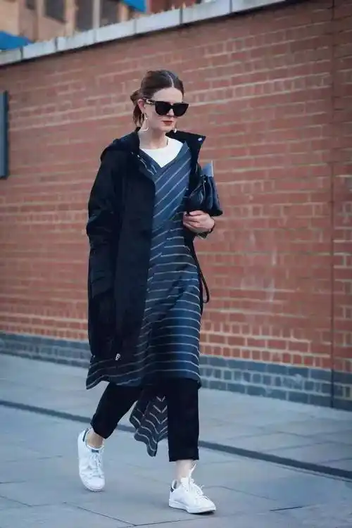 听说现在流行把裤子穿在裙子里面,就问你一句敢不敢?