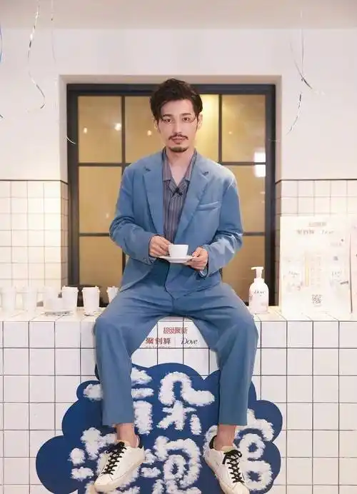 恭喜白宇喜提高富帅,颜值全靠胡子撑,网友:家里有矿就是任性!