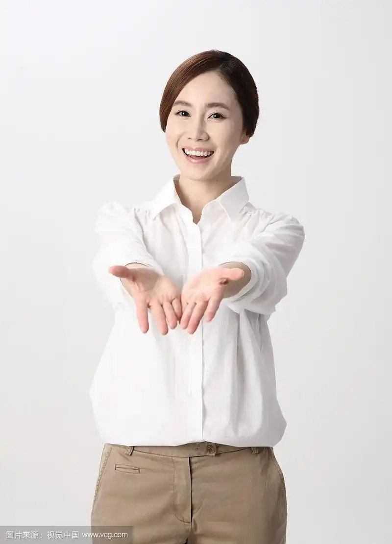 女人伸出一只手