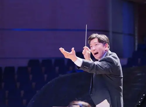 任何一个伟大的事情都在于坚持对话艺术总监夏小汤中