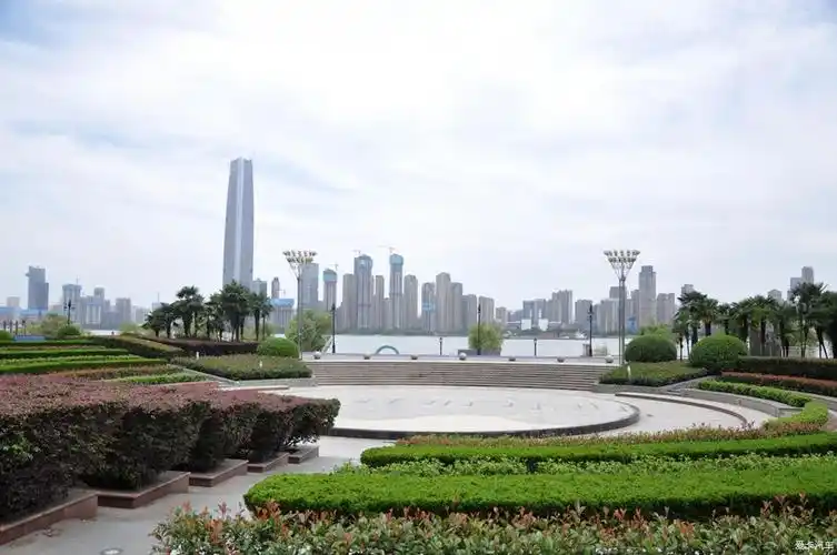 暑行游武汉江滩公园速览