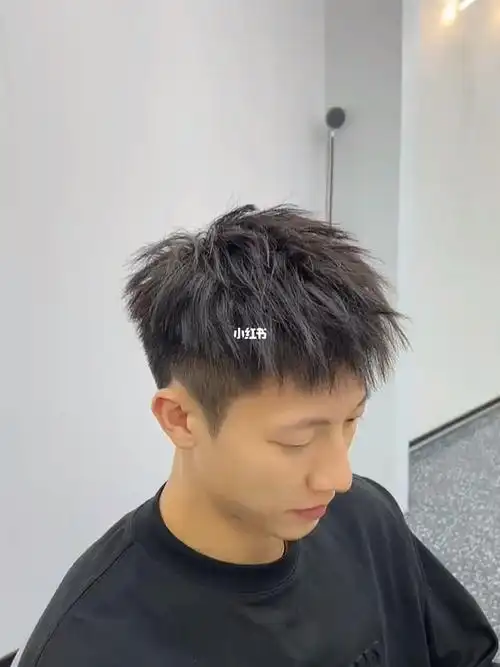 男生发型推荐摩根烫前刺钢夹烫