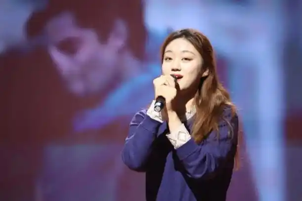 最终排名如下:冠军 李柯君(左二)亚军 滕建睿(左一)季军 潘瓃彦(左三