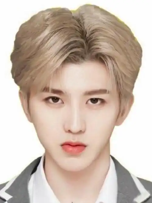 同为明星"证件照",躲过了蔡徐坤,逃过了王一博,却被杨洋迷倒!