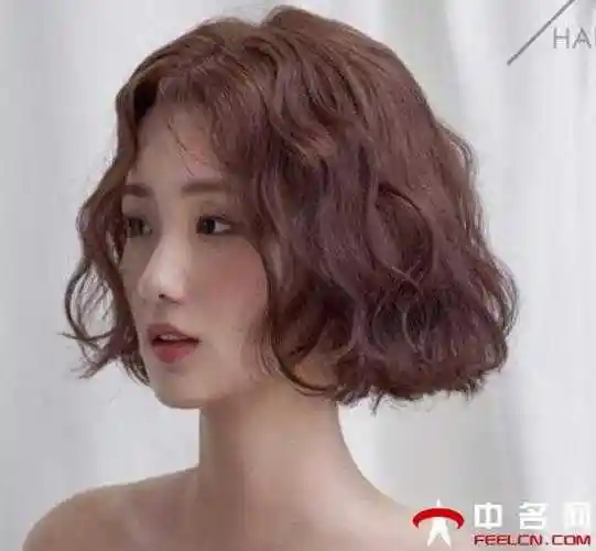 中发小卷烫发2021都给我冲的小卷发发型