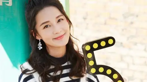 李沁演员清新美女明星明星风尚壁纸