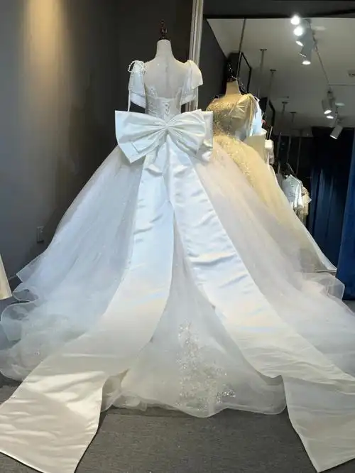 深圳婚纱礼服店主婚纱蝴蝶结大拖尾