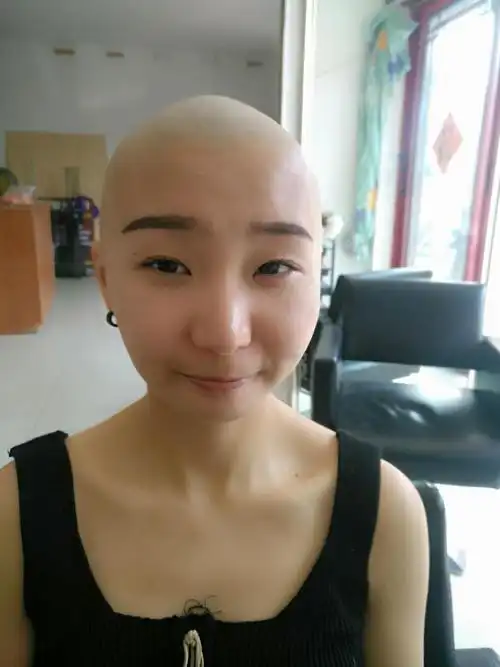 我是女生想剃这样的光头,这样的光头是倒刮的吗.现在理发可以剃吗.