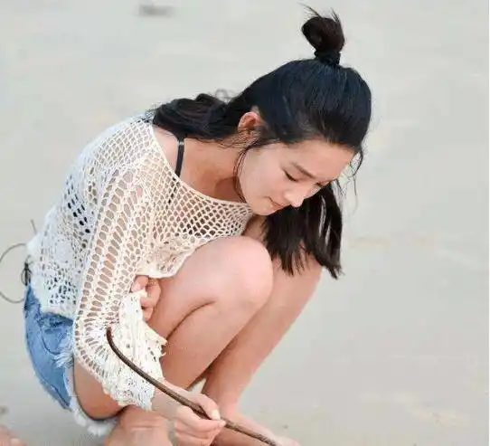 原创李沁的麻雀脚在圈内多出名男演员不敢抱起她怕鞋不见了