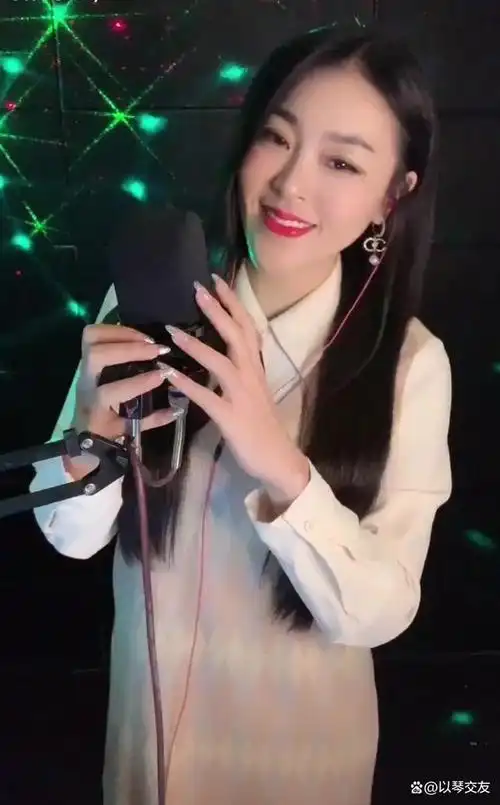 1,亚男,真实姓名叫王亚男,来自辽宁营口,内地女歌手,快手红人主播.