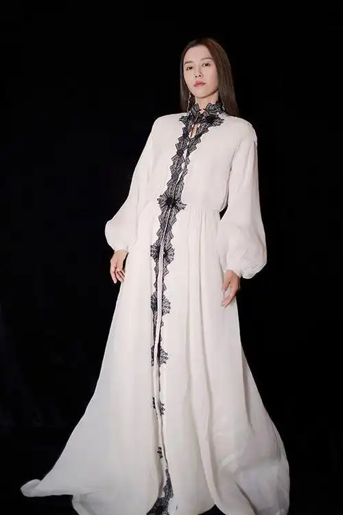 谭维维白色长裙look 仙美飘逸似仙女