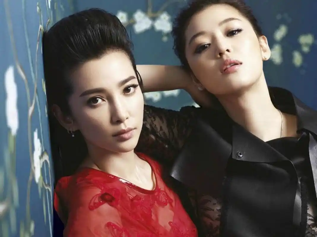 李冰冰全智贤罕见合体拍大片,李冰冰颜值巅峰美得高级抢镜,全智贤身材