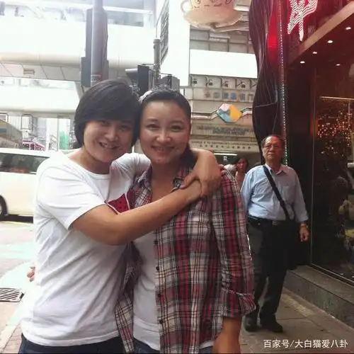 贾玲和姐姐贾丹