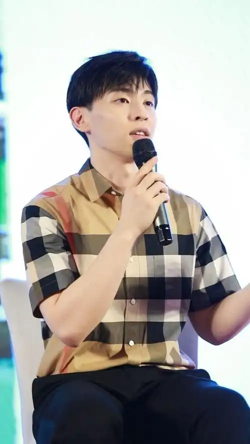 邓伦现在这么胖了啊,人也没型了!