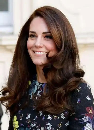 英国王室女性成员100年的时尚发型,女王的母亲真是太美了