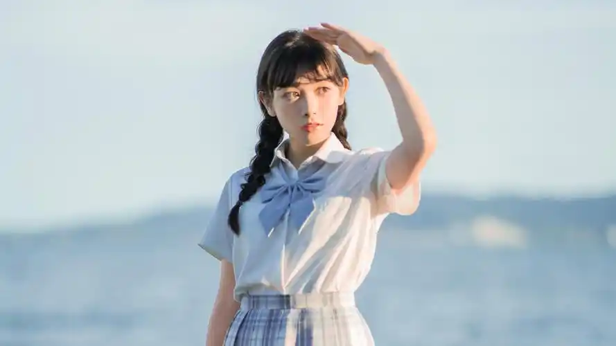 日系纯情学生妹甜美海边写真