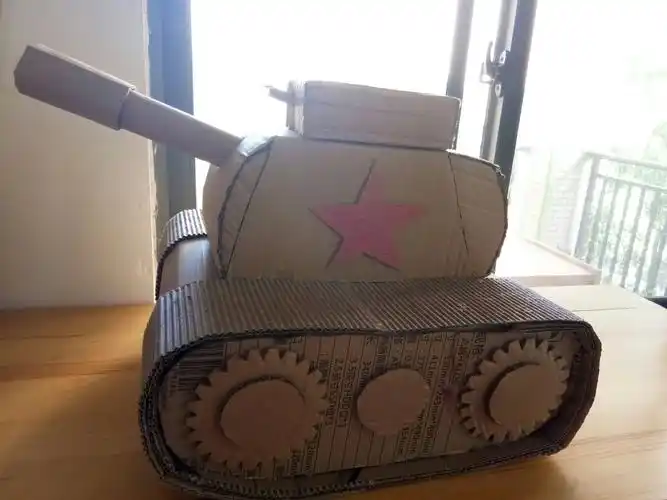 金霞美墅幼儿园史努比班"军事模型""手抄报"亲子作品