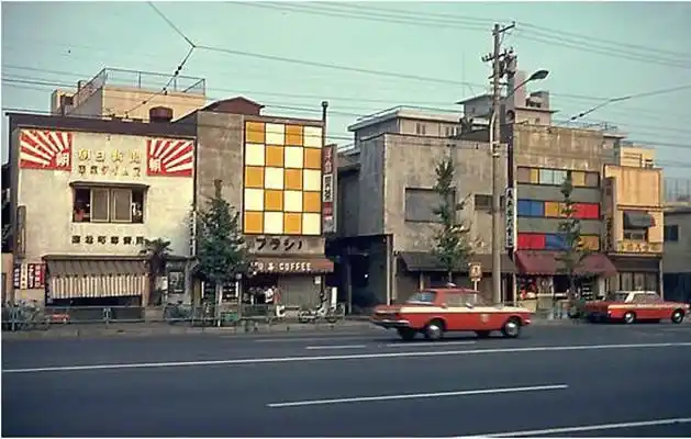 日本90年代房价断崖式暴跌,上万人跳楼自杀,却悟出一条真理!