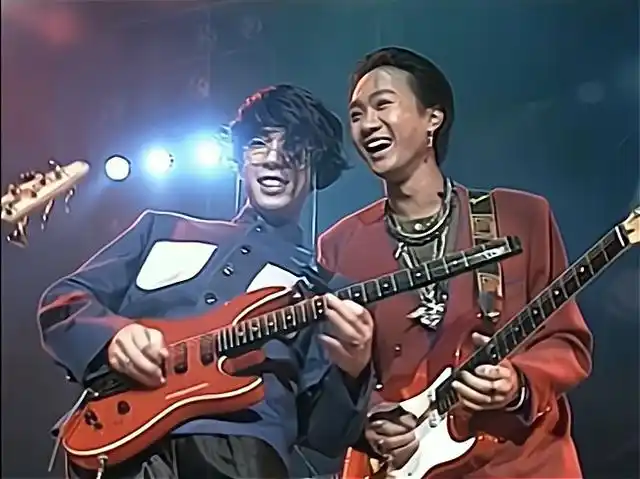 黄家驹怀念旧爱的伤感情歌,如今被黄贯中朱茵用来撒了一波狗粮