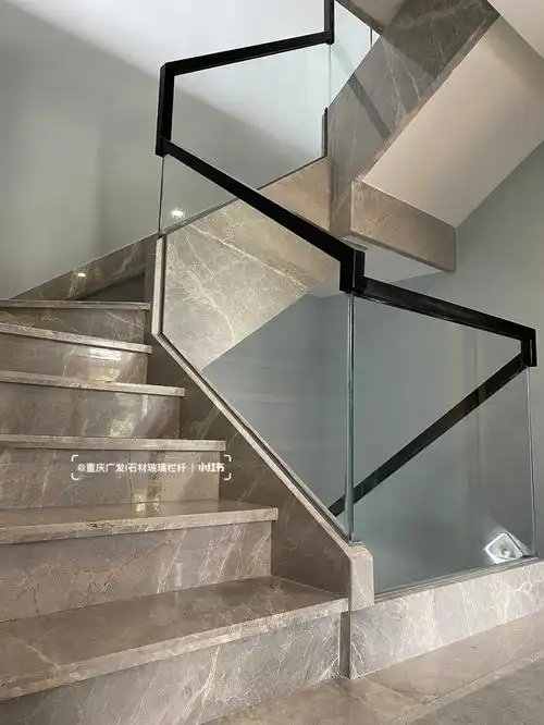 重庆本地500一步安装好的盒子玻璃楼梯