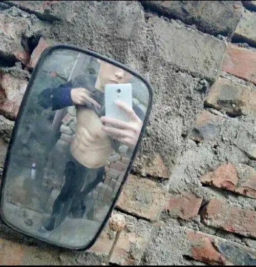 男生腹肌练不出来很着急,四个动作,带你打造巧克力般的腹肌