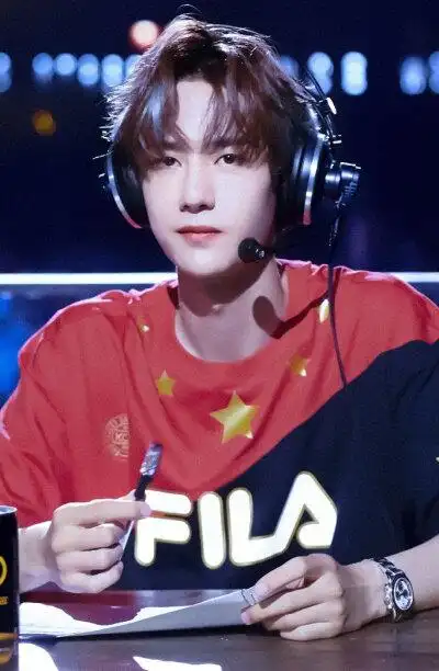 王一博|电竞 cr.雾月栖岛 2020.1.21